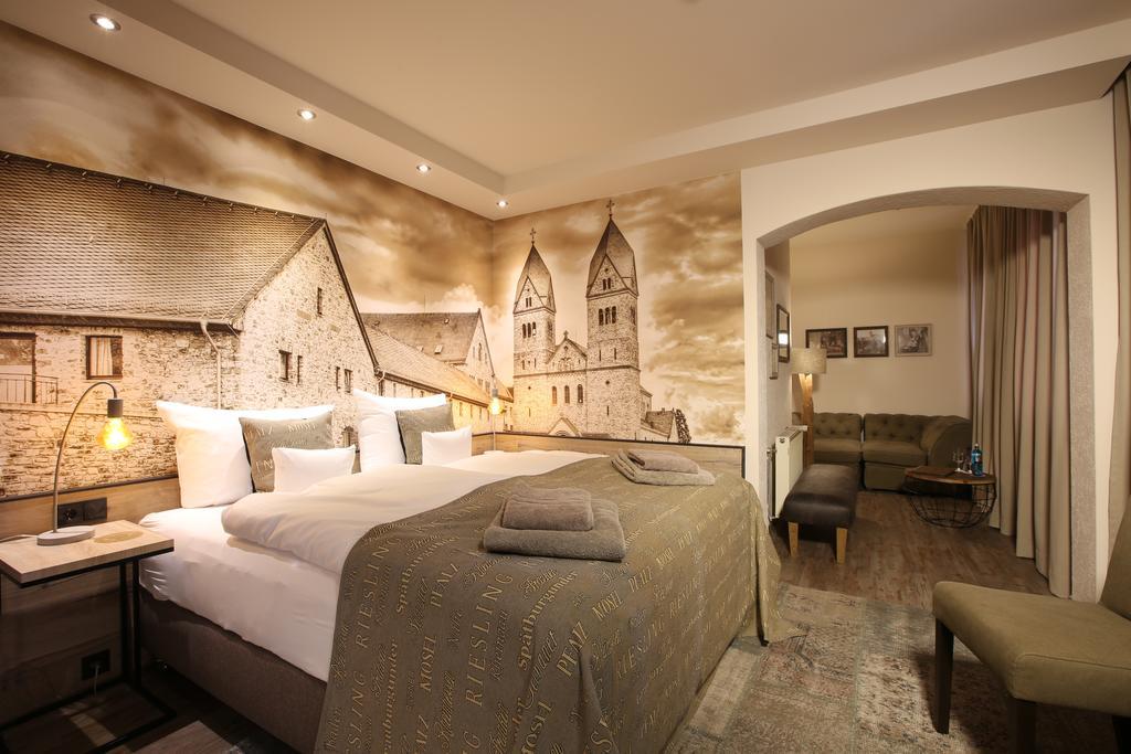 Naegler'S Fine Lounge Hotel Oestrich-Winkel Buitenkant foto