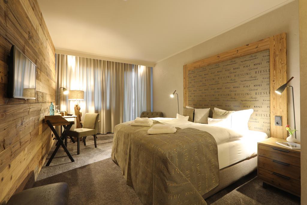 Naegler'S Fine Lounge Hotel Oestrich-Winkel Buitenkant foto