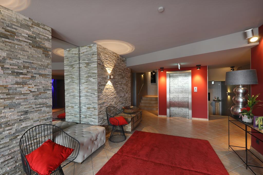 Naegler'S Fine Lounge Hotel Oestrich-Winkel Buitenkant foto