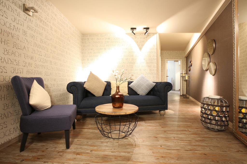 Naegler'S Fine Lounge Hotel Oestrich-Winkel Buitenkant foto